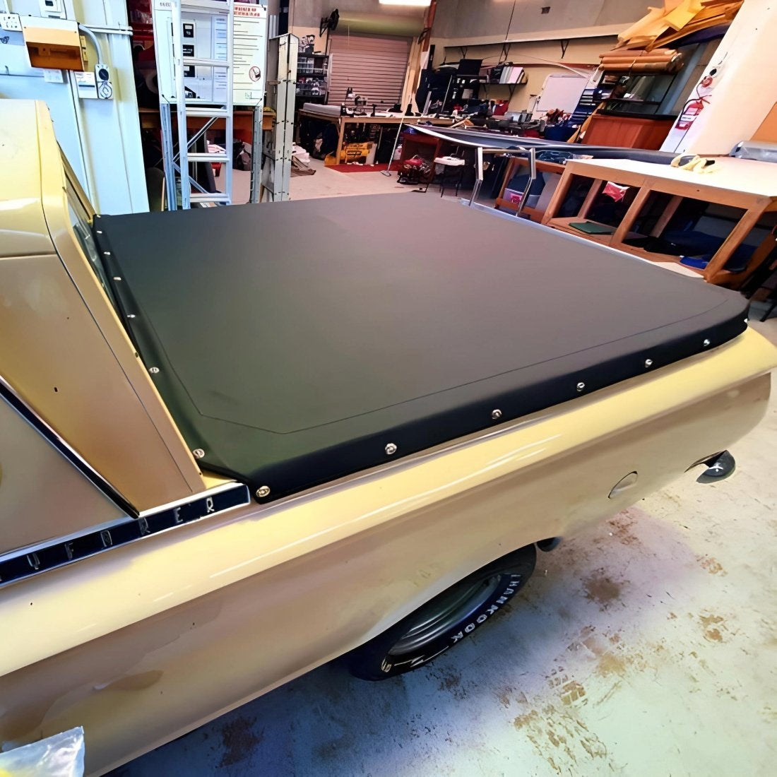 Robust tonneau fabric on ute