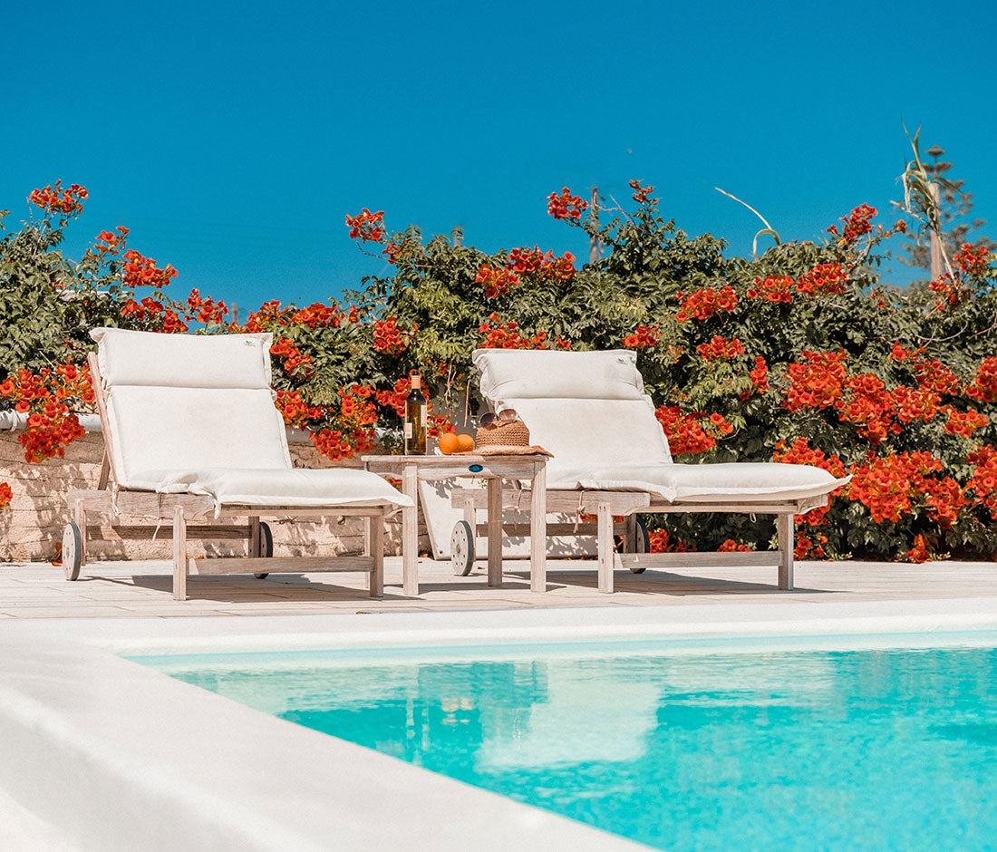 Agora Plain (Lisos) poolside lounge